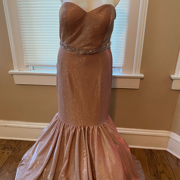 Dress - Picture 3 of 3